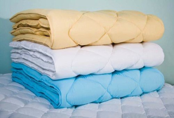 Как правильно постирать одеяло без химчистки